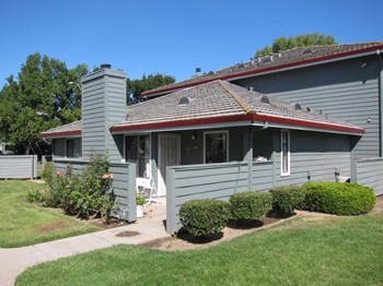 Lodi Ca l Lakeshore Meadows and Garden | Apartments | Exterior